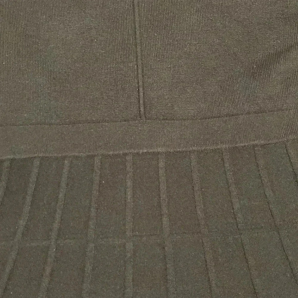 Ellen Tracy Black Long Sleeve Pleated Fit & Flair Sweater Dress in Size Medium. - Picture 4 of 15